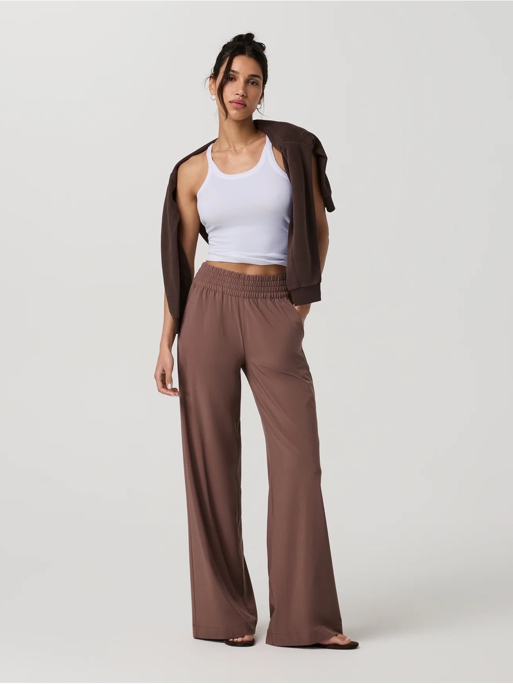 Vuori Villa Wide-Leg in Chocolate (short) - Picture 5 of 12